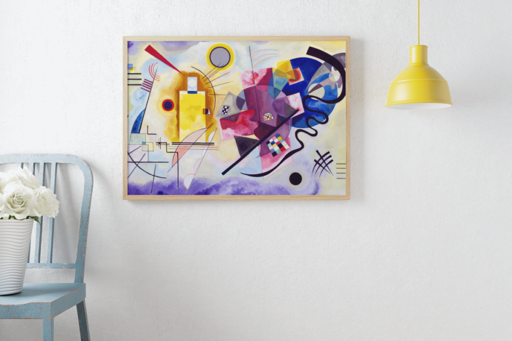 Reetro Interieur mit großer Wandfläche